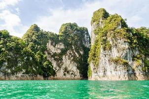 belle île et lac vert guilin de thaïlande photo