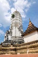 pagode au temple wat phutthai sawan photo