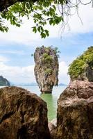 vue grand angle sur l'île de khao tapu photo