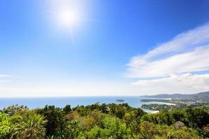 chapeau haute vue kata karon dans l'île de phuket photo