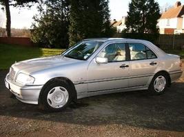 birmingham, west midlands, royaume uni, 2 janvier 2009, voitures classiques mercedes benz c180 w202 photo