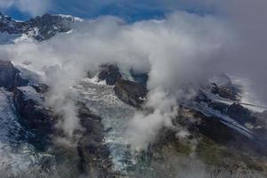 montagnes panoramiques avec des nuages, suisse photo