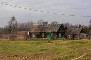 vieilles maisons traditionnelles en lettonie photo