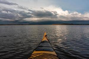 paysage nuageux dans le lac photo