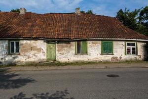 vieilles maisons traditionnelles en lettonie photo