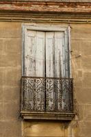 vues d'une petite ville du sud de la france photo