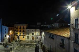 vieille ville de gérone la nuit photo