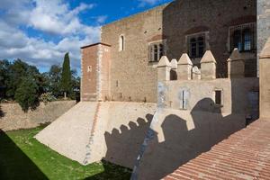 vues d'une petite ville du sud de la france photo