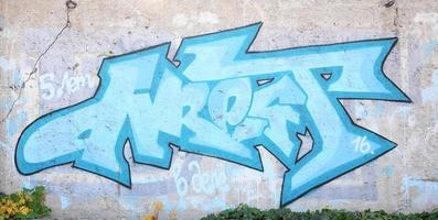 la texture du mur avec des graffitis, qui y est représenté. l'image du graffiti entier et complet du dessin comme ressource pour la conception de projets 3d photo