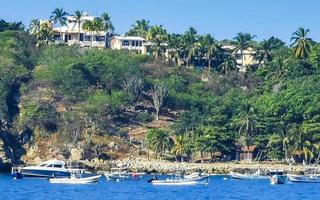 puerto escondido oaxaca mexique 2022 bateaux de pêche à la plage du port de puerto escondido mexique. photo