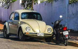 puerto escondido oaxaca mexique 2022 diverses voitures colorées à l'écoute et voitures anciennes classiques mexique. photo