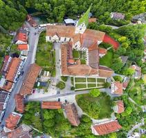 incroyable panorama aérien sur le monastère de blaubeuren, allemagne photo