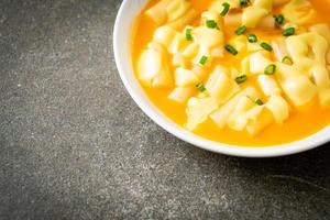 tteokbokki au fromage ou gâteau de riz coréen au fromage photo