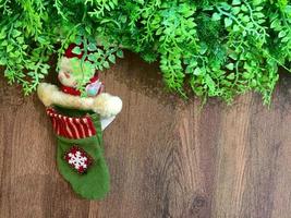 ornement de chaussette de personnage suspendu pour la décoration de noël photo