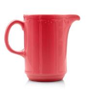 tasse rouge isolé sur fond blanc. fermer photo