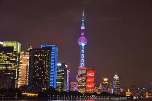 vue nocturne de shanghai, chine photo