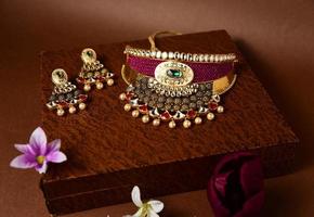 bijoux traditionnels en or et diamants photo