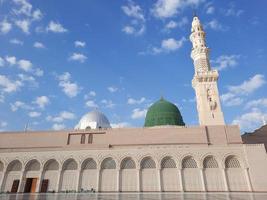 belle vue de jour sur la mosquée du prophète - masjid al nabawi, médina, arabie saoudite. photo