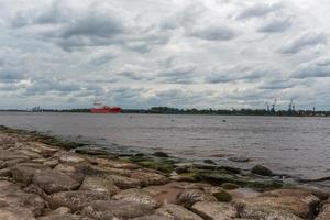 vue sur les environs de riga depuis daugava photo