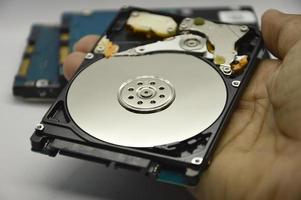 Les images de disque dur de type disque rotatif de 2,5 pouces sont encore couramment utilisées aujourd'hui. photo