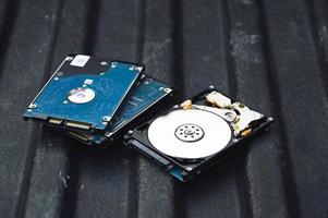 Les images de disque dur de type disque rotatif de 2,5 pouces sont encore couramment utilisées aujourd'hui. photo