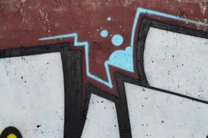 image d'arrière-plan d'un mur de béton avec un morceau de motif graffiti abstrait. art de la rue, vandalisme et loisirs des jeunes photo