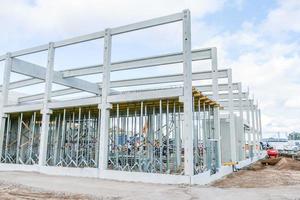 chantier avec éléments préfabriqués en béton photo