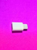 photo isolée à partir d'un pilote usb lightning apple otg en déplacement