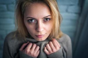 portrait d'une fille aux cheveux magnifiques photo