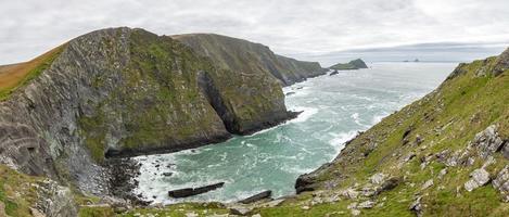 photo panoramique de kerry cliffs portmagee dans le sud-ouest de l'irlande pendant la journée