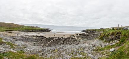 photo panoramique de st. Finians beach dans le sud-ouest de l'Irlande pendant la journée
