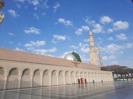 belle vue de jour sur la mosquée du prophète - masjid al nabawi, médina, arabie saoudite. photo