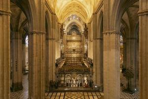 à l'intérieur de la cathédrale de séville photo