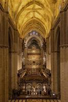 à l'intérieur de la cathédrale de séville photo