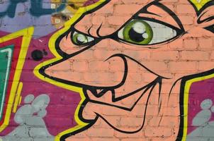 art sous terre. beau style de graffiti d'art de rue. le mur est orné de dessins abstraits de peinture maison. culture urbaine emblématique moderne des jeunes de la rue. image élégante abstraite sur le mur photo