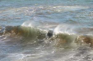 énormes vagues de la mer photo