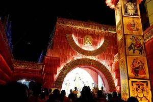 2 octobre 2022, kolkata, bengale occidental, inde. foule immense pour kolkata durga puja photo