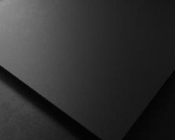 maquette de logo sur papier noir vue d'angle photo