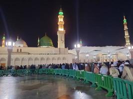 medina, arabie saoudite, déc 2022 - belle vue sur la cour extérieure de masjid al-nabawi, madinah. photo