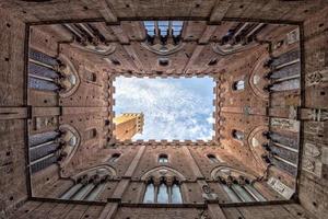 Sienne palazzo pubblico vue avec tour photo