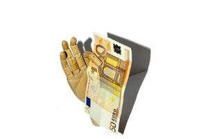 main en bois tenant la monnaie euro photo