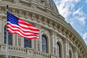 vue sur le capitole de washington dc sur ciel nuageux photo