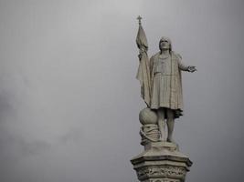 place colomb avec monument à christophe colomb, à madrid photo