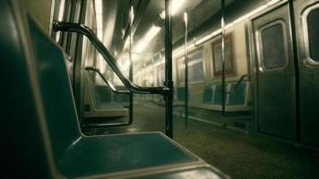 rame de métro en métal vide 8k à chicago urbain photo