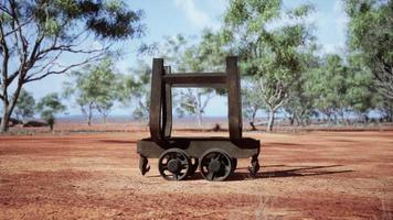 vieux chariot minier rouillé dans le désert photo