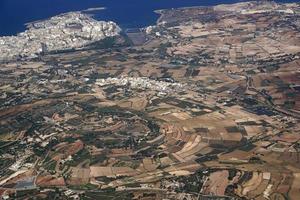 paysage aérien de malte depuis un avion photo