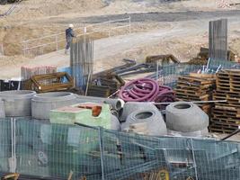 grand chantier de construction vaste dans la gare de chamartin madrid photo