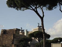 Forums impériaux fori imperiali rome bâtiments sur passerelle photo