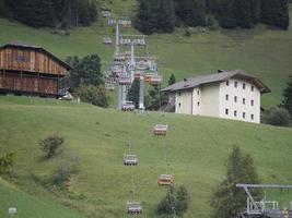 télésiège téléphérique dans les dolomites photo