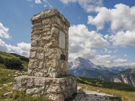 ww1 tranchées à monte piana 2.324 mètres de haute montagne dans les montagnes sextener dolomiten à la frontière avec l'italie et l'autriche. photo